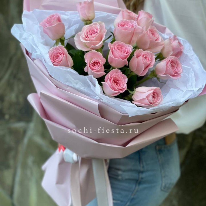 Розовые розы в авторском оформлении в Нижнем Новгороде