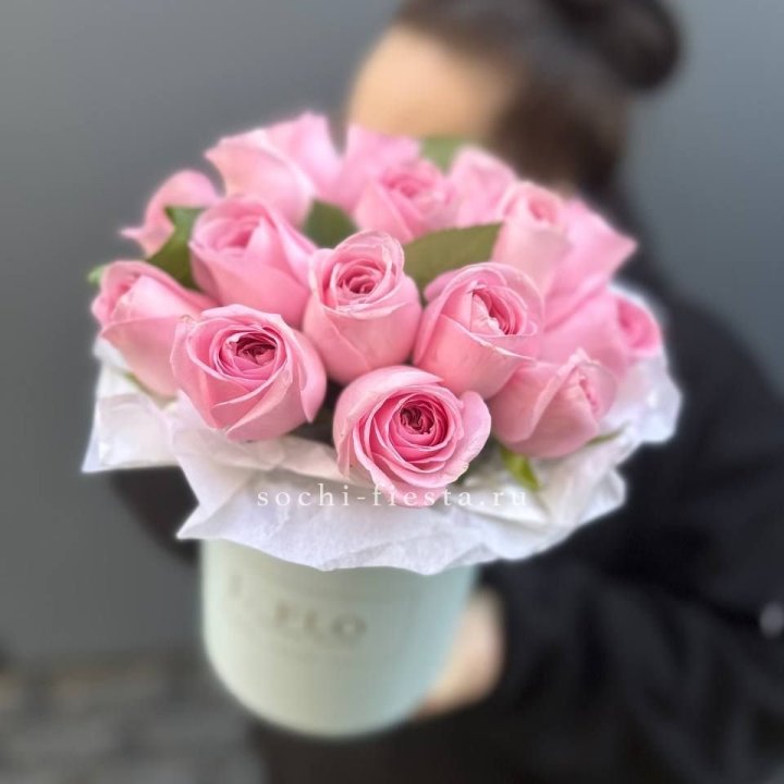 17 розовых роз в цилиндре в Нижнем Новгороде