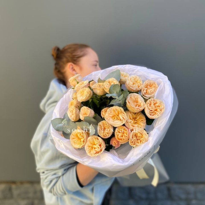 7 пионовидных роз в Сириусе