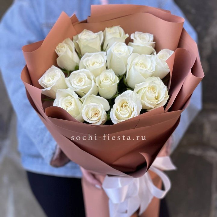 15 белых роз сиена в Нижнем Новгороде
