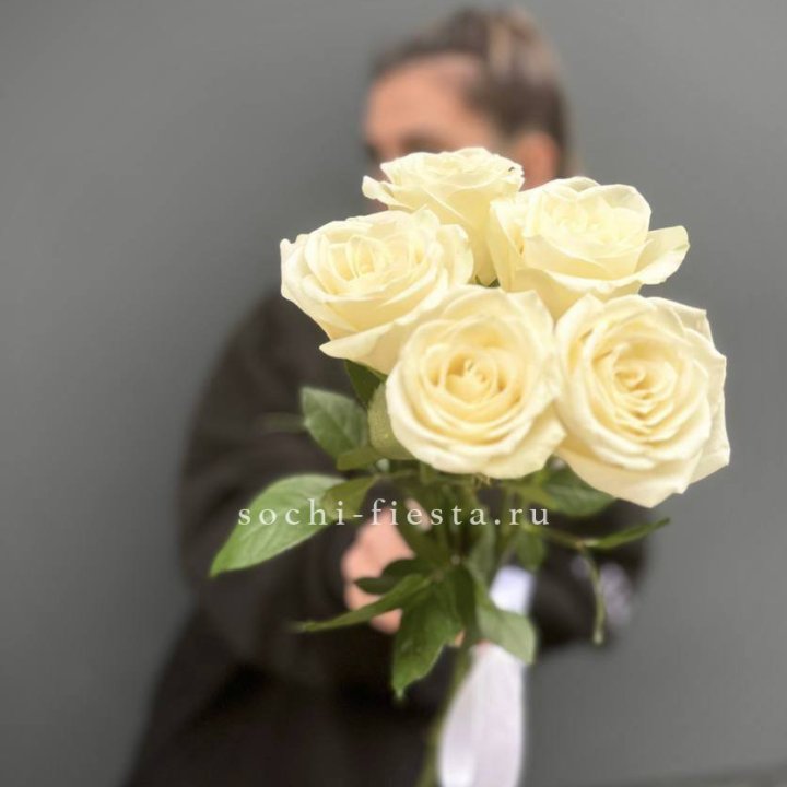 Букет 5 белых роз  в Нижнем Новгороде
