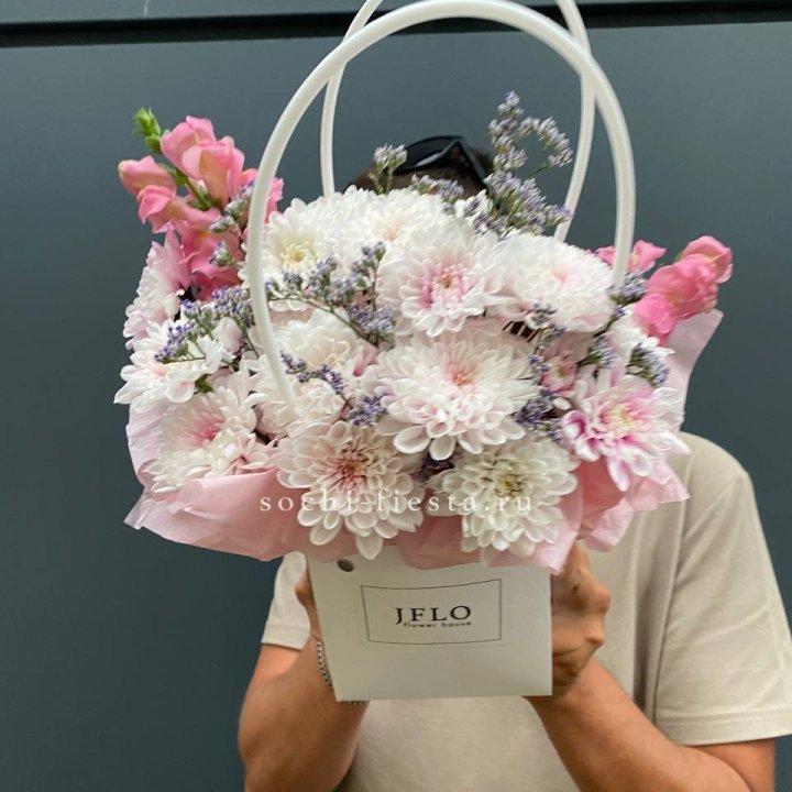 Сумочка из стойких цветов  в Сириусе