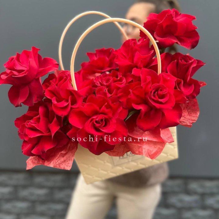 Французские розы в сумочке в Сириусе