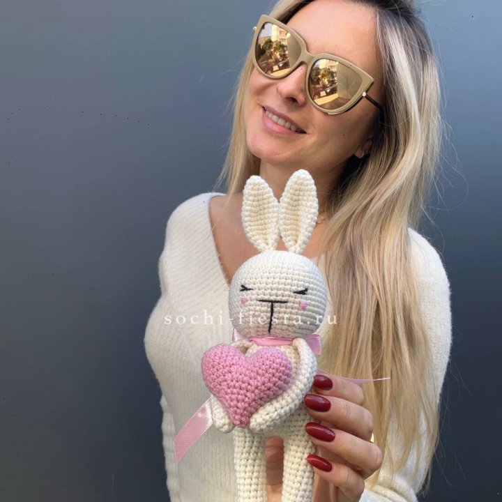 Зайка с сердцем ручной работы в Сириусе