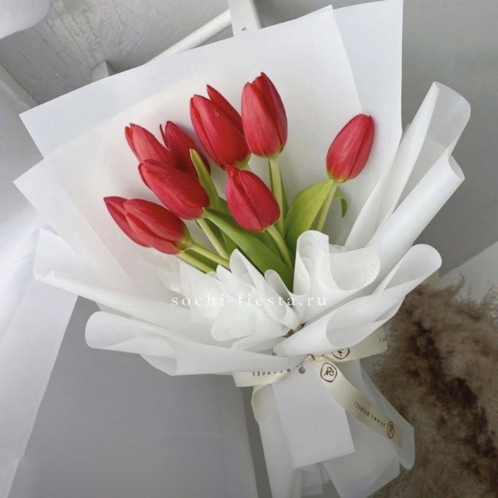 Букет красных тюльпанов в Сириусе