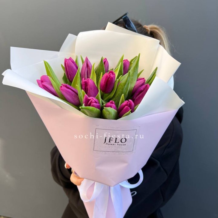15 пурпурных тюльпанов в Нижнем Новгороде