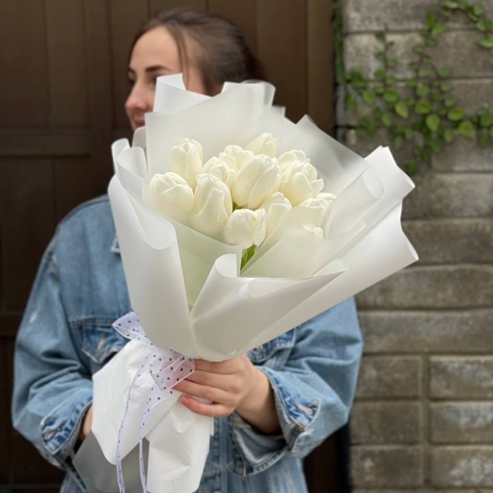 Букет белоснежных тюльпанов в Сириусе