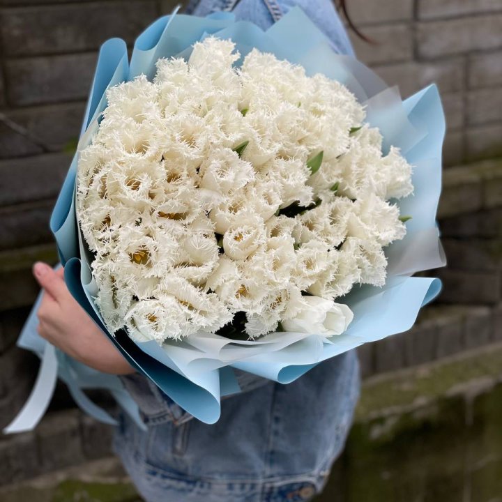 Букет белых махровых тюльпанов в Сириусе