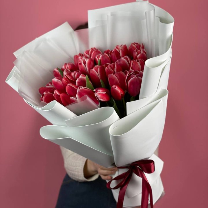 Букет красных тюльпанов в Сириусе