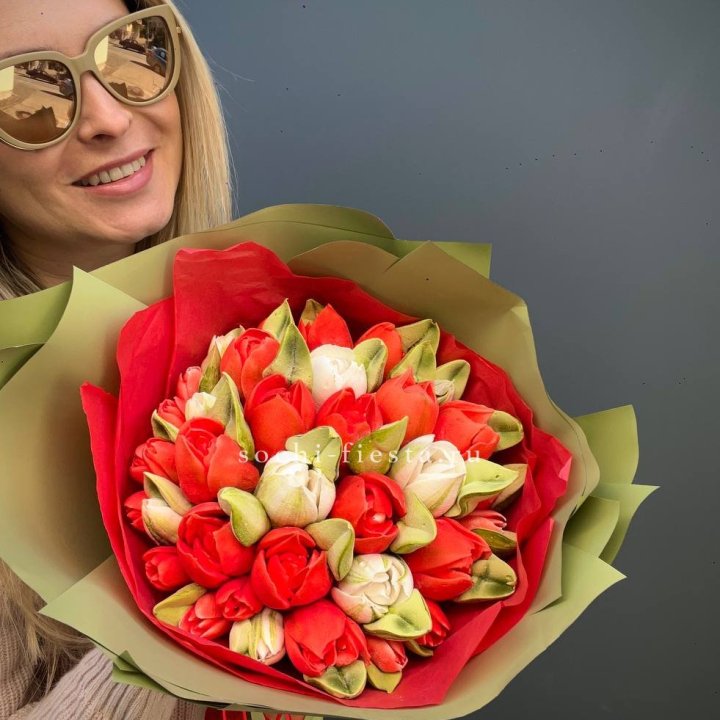 Зефирный букет из тюльпанов с доставкой в Сириусе